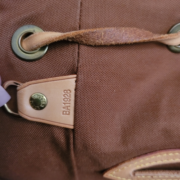 Montsouris Lv Authentic ❣️ - Picture 9 of 12